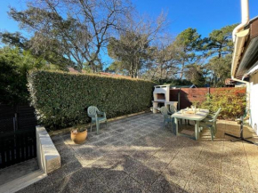 Villa patio proche plage avec piscine collective, cour aménagée et parking privé - FR-1-413-139